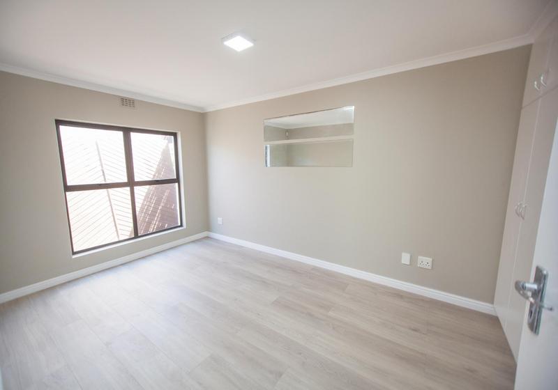 2 Bedroom Property for Sale in Bloubergrant Western Cape